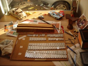 Accordage complet d'un accordéon Scandalli Le travail afférent à l’accordage d’un accordéon est long et complexe. Il y a lieu de démonter intégralement les anches afin de les nettoyer.