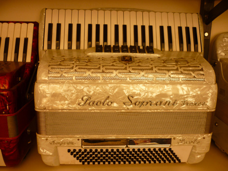 Accordeon Paolo Soprani piano trois voix boite de resonance.